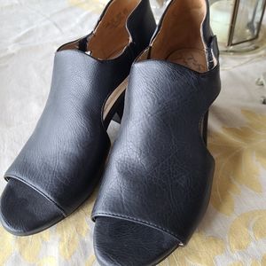 Natural Soul black leather peep toe heels, sz. 8.5